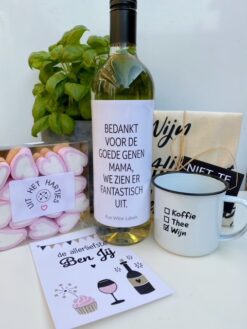 Liefste Moederdag Pakket met fles wijn, emaille mok, katoenen tas, spekjes en kaart