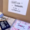 Brievenbuspakket Bedankt is een super origineel en vrolijk cadeautje, bezorgd door de brievenbus. Vrolijk ook iemand op met dit cadeau!