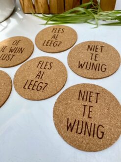 Onderzetters kurk set van 6 stuks met tekst voor wijnliefhebbers