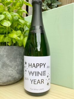 wijnetiket wine year op een fles wijn