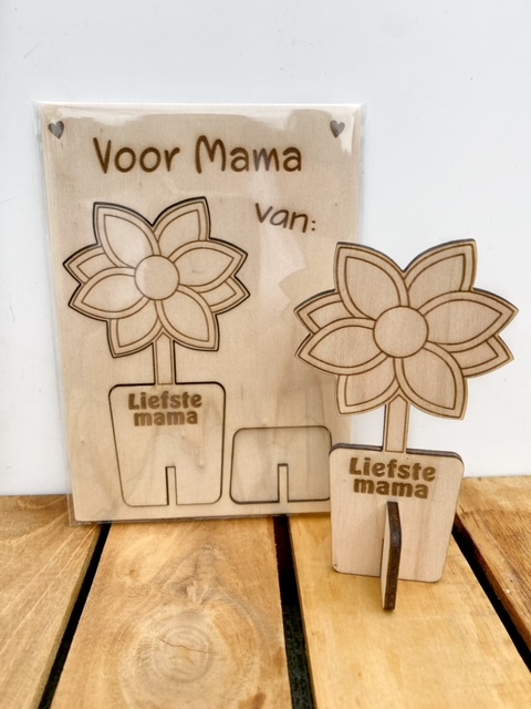 diy houten bloem mama, een kaart en cadeautje ineen