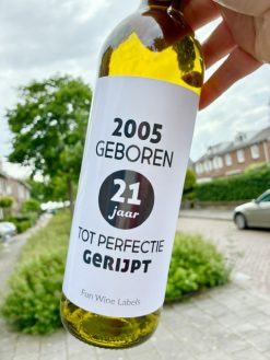 Verjaardag etiket jaartal voor een gepersonaliseerd verjaardagscadeau