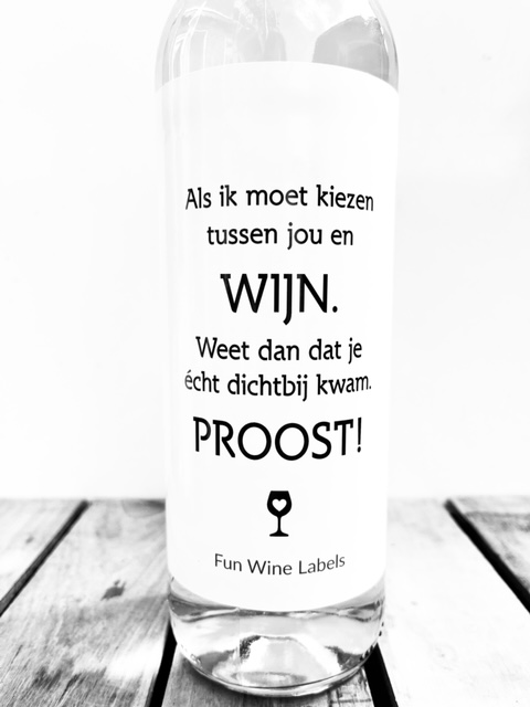 Wijnetiket 'Dichtbij Wijn' maakt van elke fles wijn een origineel cadeau en je plakt het gemakkelijk over een bestaand wijnetiket heen. Leuk cadeau om je wijnliefhebbende goede vriend of vriendin mee te verrassen.