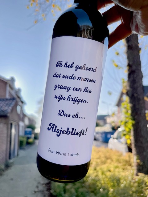 wijnetiket alsjeblieft!, ideaal verjaardag cadeau voor de oudere jarige