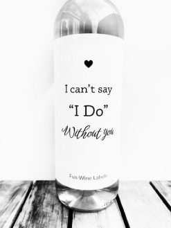 Wijnetiket 'I Do' maakt van elke fles wijn een origineel cadeau en je plakt het gemakkelijk over een bestaand wijnetiket heen. Leuk cadeau om te geven aan iemand die je op een speciale manier wilt vragen op je bruiloft