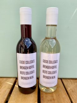 Mini flesjes wijn met hilarisch collega wijn quote