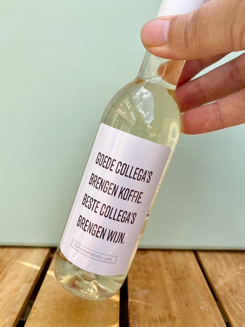 Mini flesje wijn met hilarisch collega wijn quote