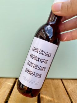 Mini flesje wijn met hilarisch collega wijn quote