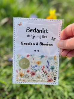 Kaart en bloemzaden Kleur is een super lieve kleine attentie om de juf en meester van je kind mee te bedanken aan het einde van het schooljaar.