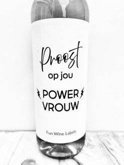 Wijnetiket 'Powervrouw' maakt van elke fles wijn een origineel cadeau en je plakt het gemakkelijk over een bestaand wijnetiket heen. Het is een perfect cadeau om een goede vriendin mee te feliciteren.