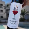 Wijnetiket 'Limited Edition Wijnglas Kleur' maakt van elke fles wijn een origineel cadeau en je plakt het gemakkelijk over een bestaand wijnetiket heen.