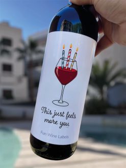 Wijnetiket 'Limited Edition Wijnglas Kleur' maakt van elke fles wijn een origineel cadeau en je plakt het gemakkelijk over een bestaand wijnetiket heen.