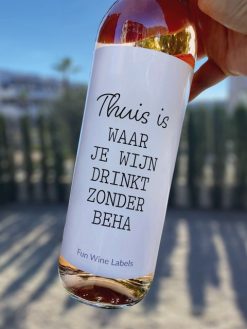 Wijnetiket 'Thuis Beha' maakt van elke fles wijn een origineel cadeau en je plakt het gemakkelijk over een bestaand wijnetiket heen.